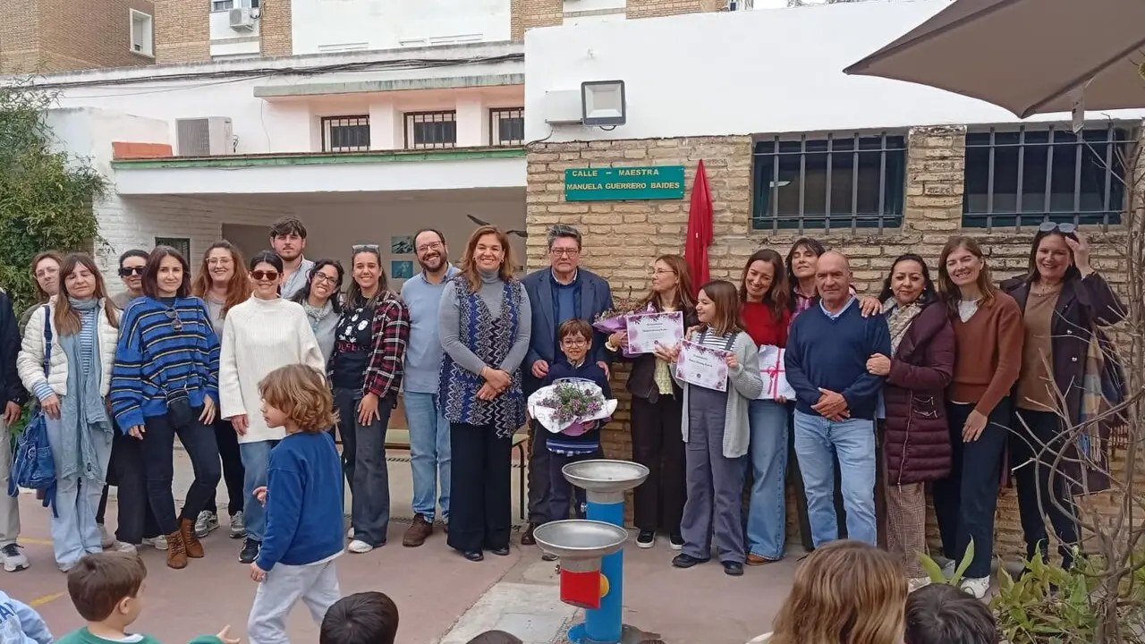  Imagen del acto de homenaje en el CEIP P&iacute;o XII. |  Junta 