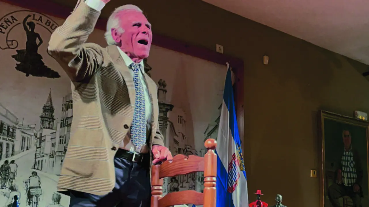  T&iacute;o Morito interpretando una saeta en la Pe&ntilde;a La Buler&iacute;a. |  JG 
