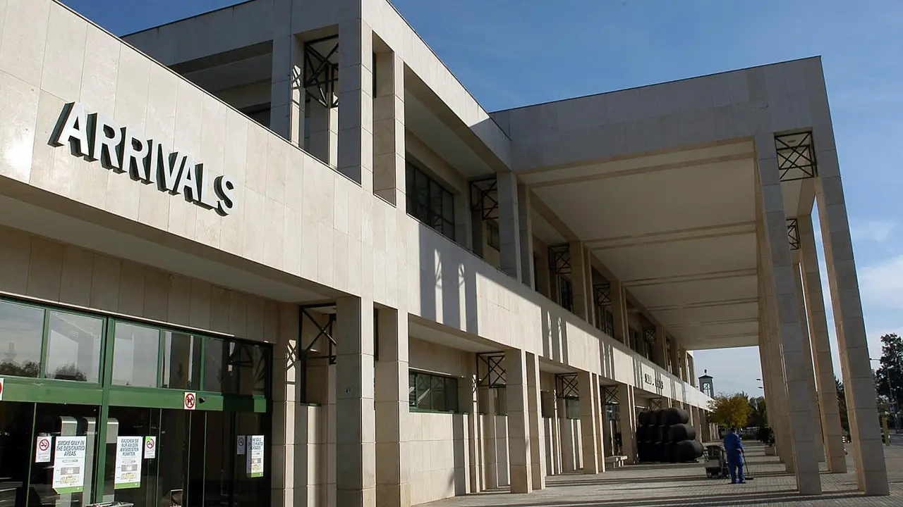  Exterior del aeropuerto de Jerez. | Viva Jerez. 