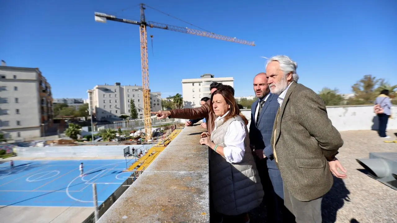  La consejera de Educaci&oacute;n ha visitado las obras del IES Lola Flores. |  Junta 