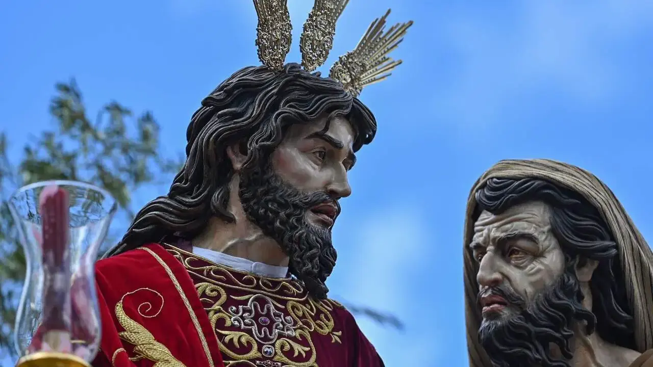 El Cristo de la Clemencia procesiona desde la parroquia de San Benito. | Viva Jerez.