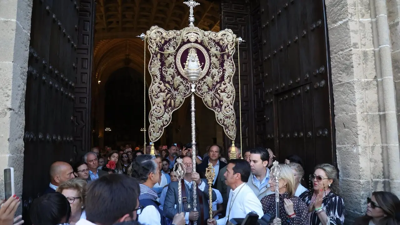  El Simpecado de Jerez, saliendo de Santo Domingo. | Viva Jerez. 