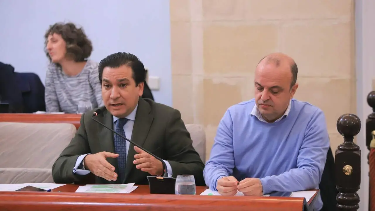  Antonio Fern&aacute;ndez e Ignacio Soto en el pleno. |  Vox 