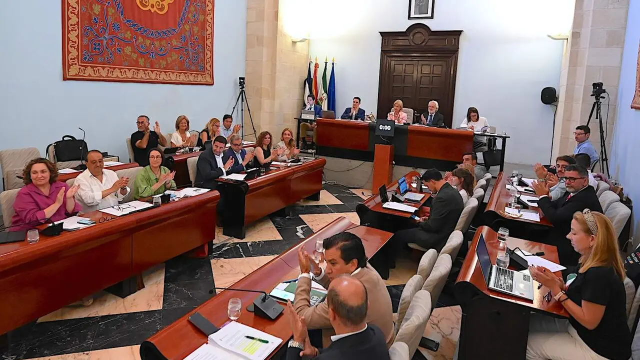  El Pleno aplaude a los agentes este viernes | Jerez.es 
