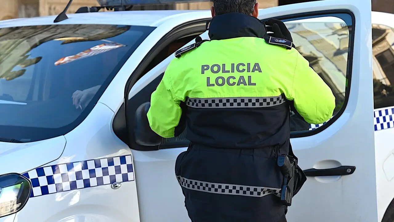  Un agente de la Polic&iacute;a Local de Jerez. | Viva Jerez 