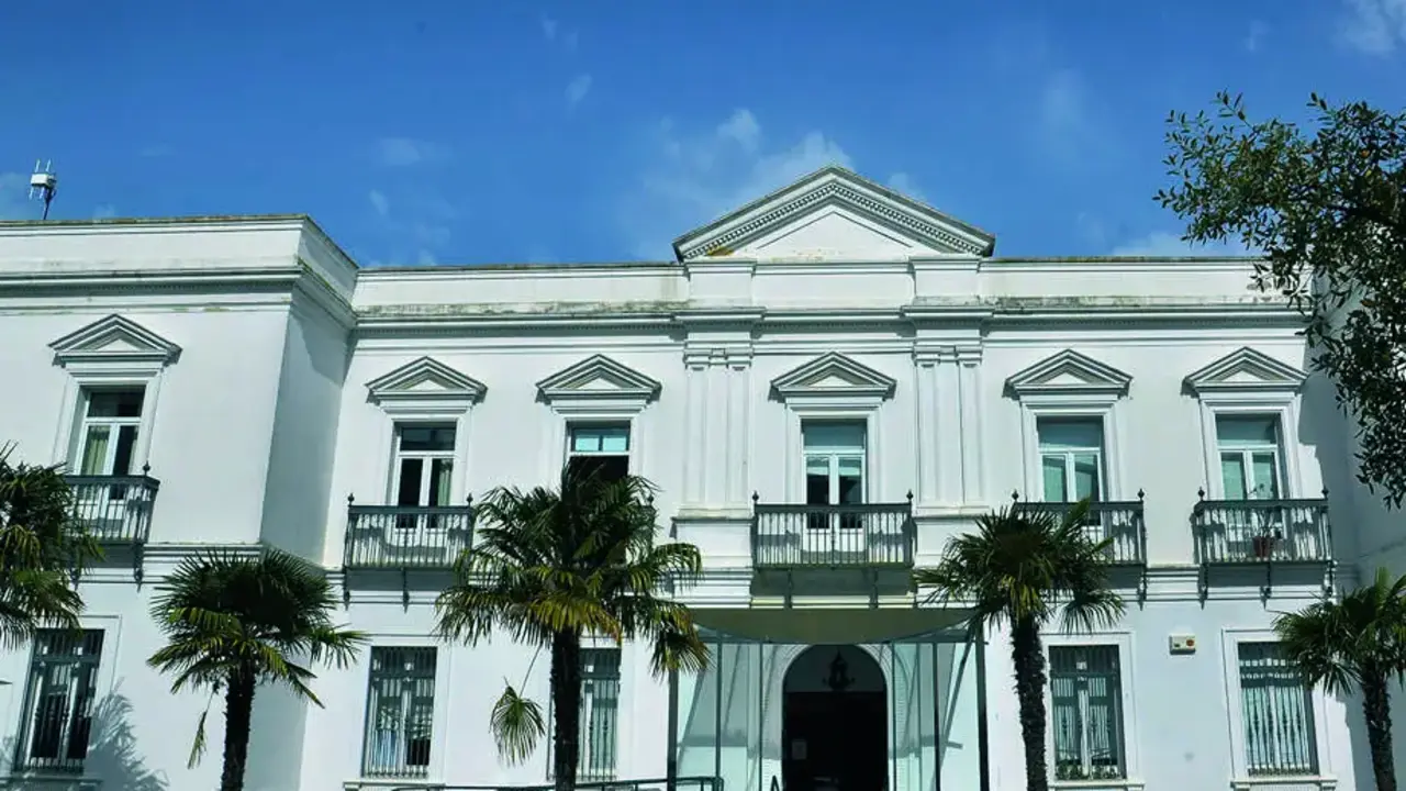 Una imagen del edificio de La Monclo&iacute;ta, uno de los m&aacute;s cotizados de propiedad municipal en Jerez | Jerez.es