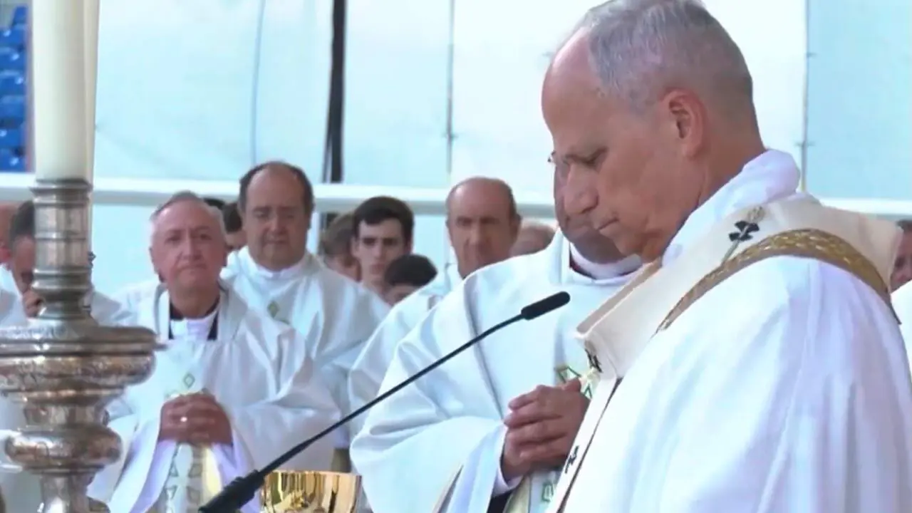  Monse&ntilde;or Rico Pav&eacute;s en la ceremonia celebrada en Canarias ante el Papa. | Di&oacute;cesis de Jerez 