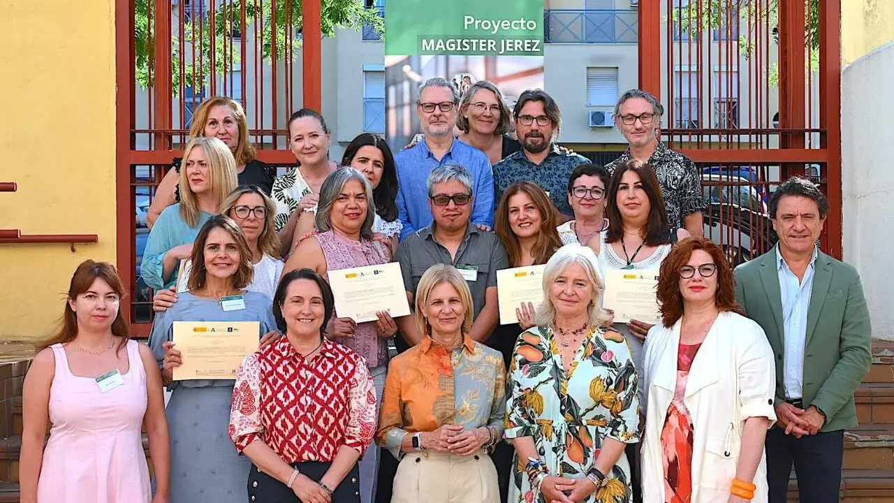  Foto de familia tras la entrega de diplomas | Junta 
