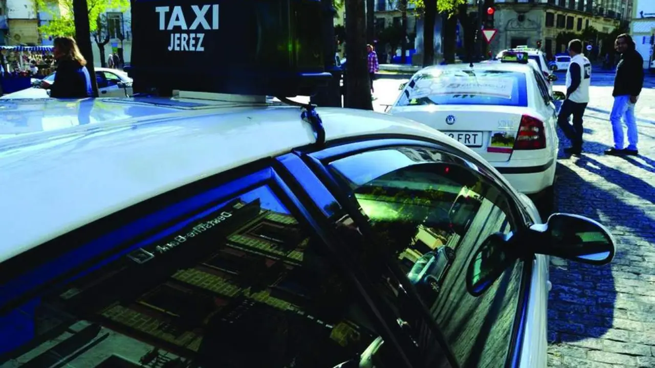  Parada de taxi de la alameda Cristina | Viva 
