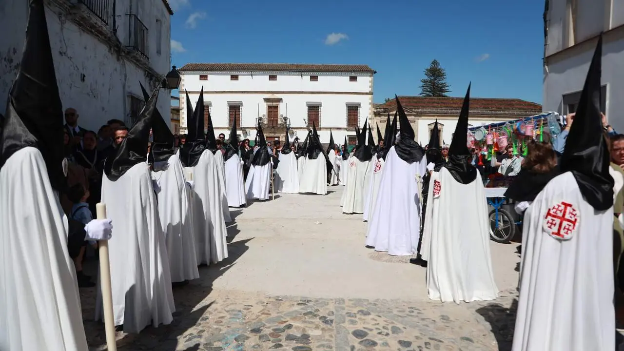  La t&uacute;nica de capa de la Hermandad de Santa Marta va a ser retirada del cortejo. | Cristo Garc&iacute;a. 