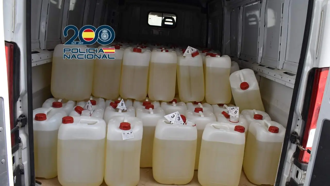  Detalle de las garrafas incautadas | Polic&iacute;a Nacional 