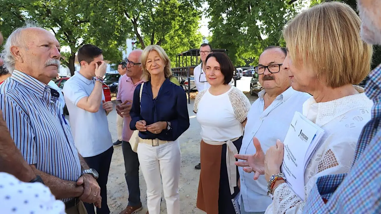  Una visita del Gobierno municipal a la barriada de La Granja. | Viva Jerez. 