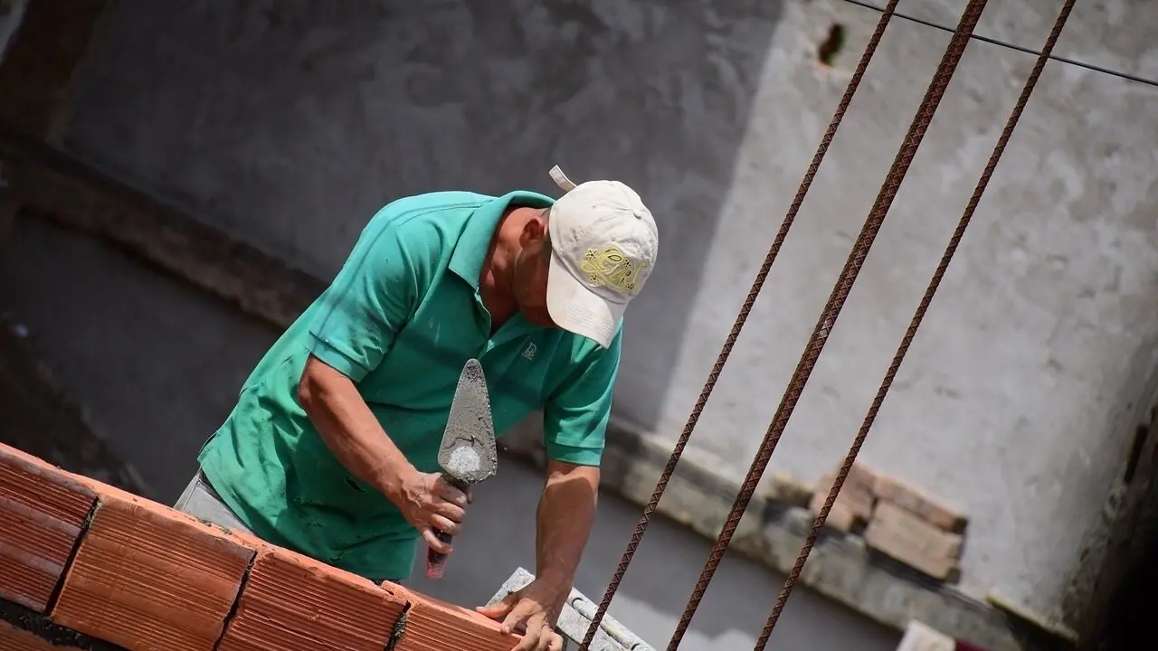  Un trabajador del sector de la construcci&oacute;n. | EP. 