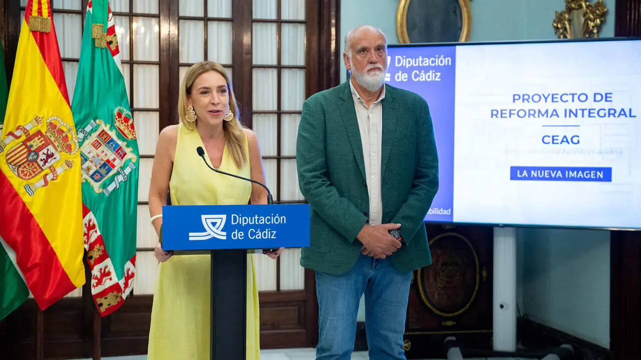  La presidenta de la Diputaci&oacute;n y el diputado Javier Vidal en la presentaci&oacute;n del Proyecto de Reforma Integral del CEAG. | dipucadiz.es 
