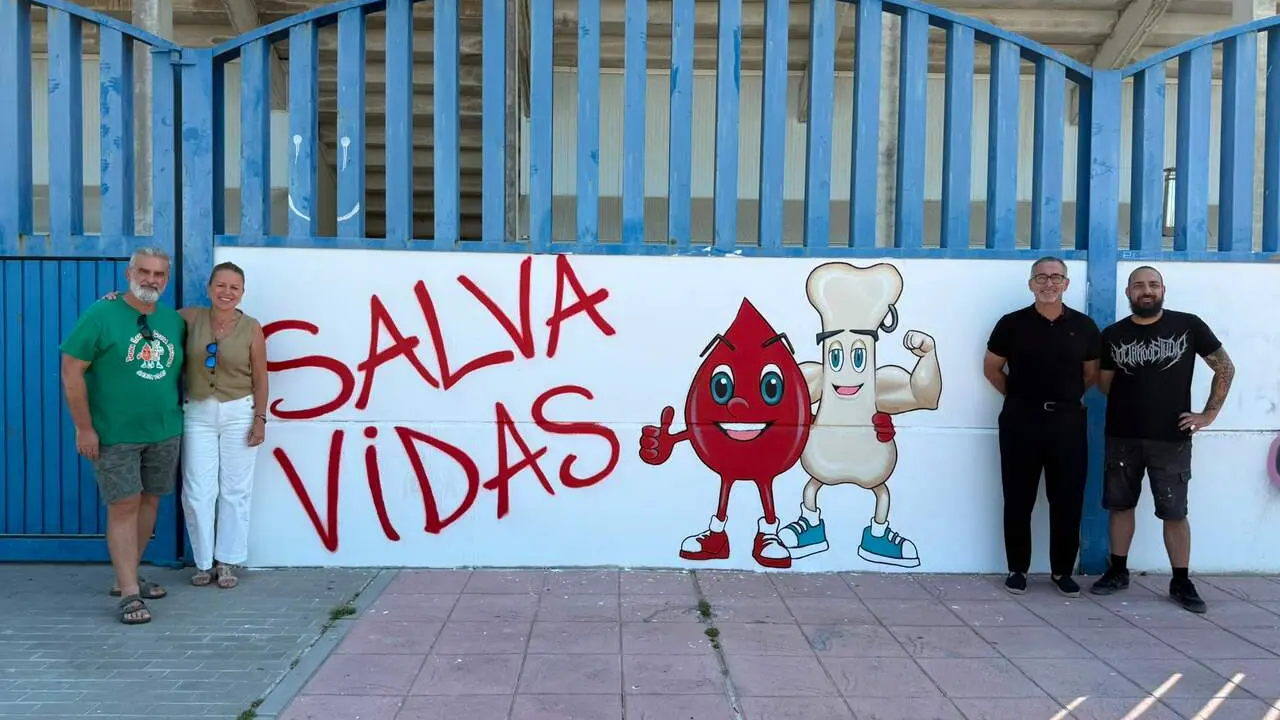  Primero de los murales de esta campa&ntilde;a, en el estadio Pedro S. Garrido. | Viva Jerez. 