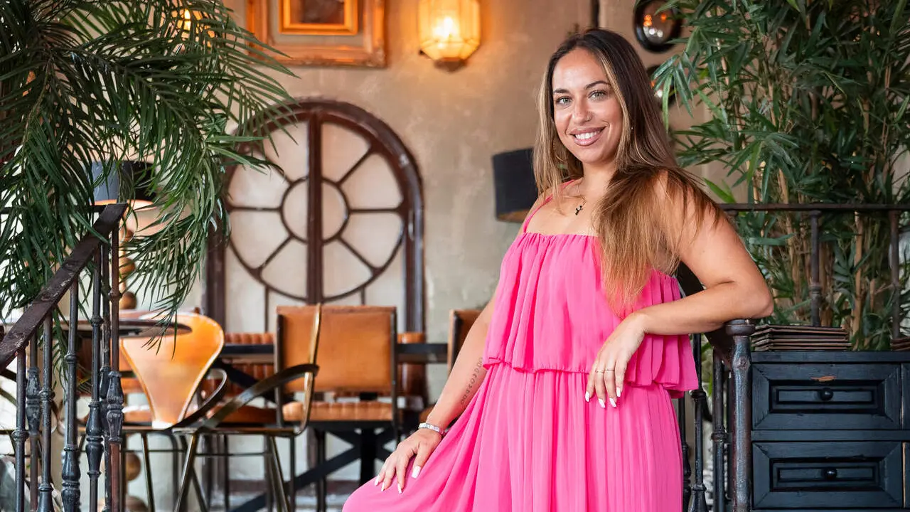  Mar&iacute;a Terremoto posa para la entrevista en El Gallo Azul. |  Manu Mart&iacute;nez 