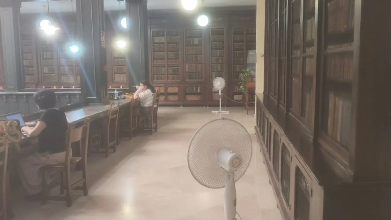  Ventiladores en los pasillos de la biblioteca municipal. | UGT 