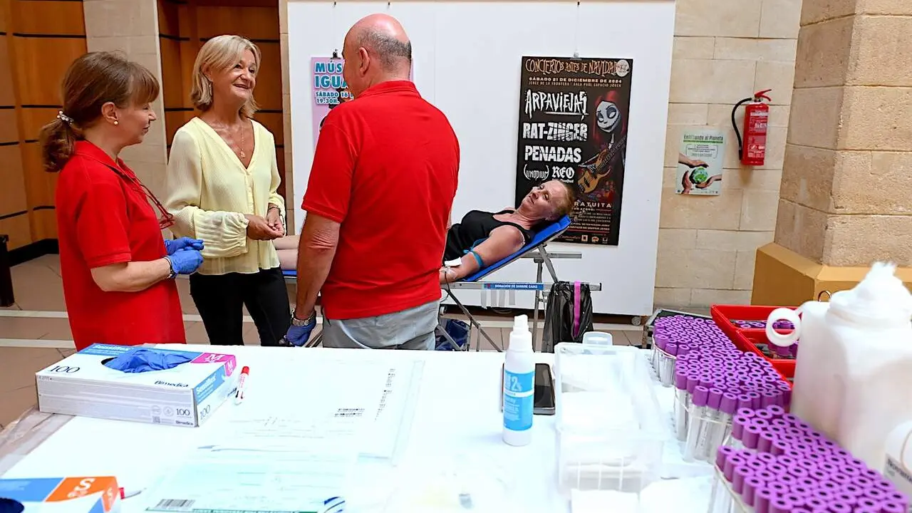  Carmen Pina, en la campa&ntilde;a de donaci&oacute;n de sangre. | Viva Jerez. 
