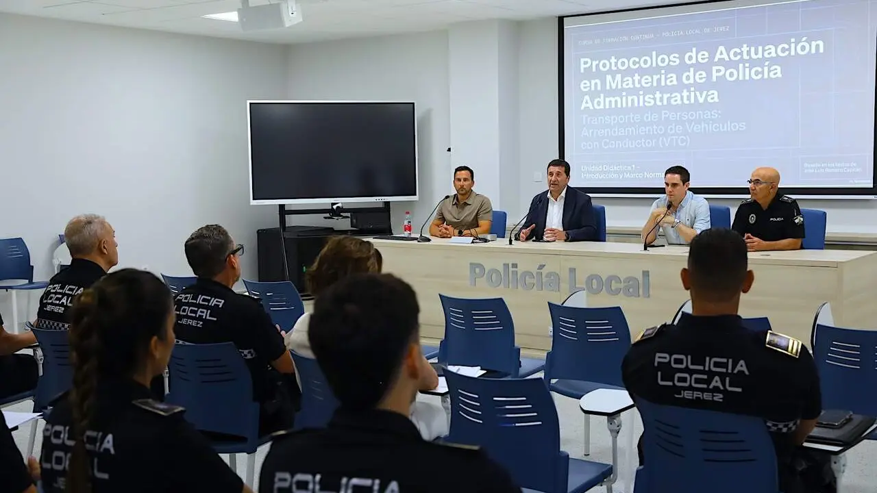  Efectivos de la Polic&iacute;a Local de Jerez, participando en un curso de formaci&oacute;n. | Viva Jerez. 