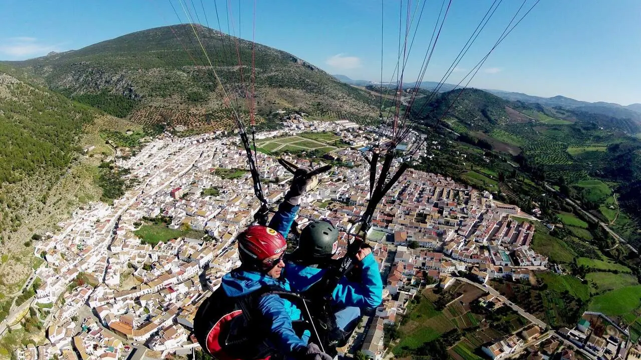  Volar sin motor sobre la Sierra de C&aacute;diz. |  Patronato de Turismo 