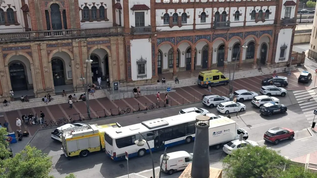  Operativo dispuesto en el entorno de la estaci&oacute;n de ferrocarril de Jerez. | Viva Jerez. 