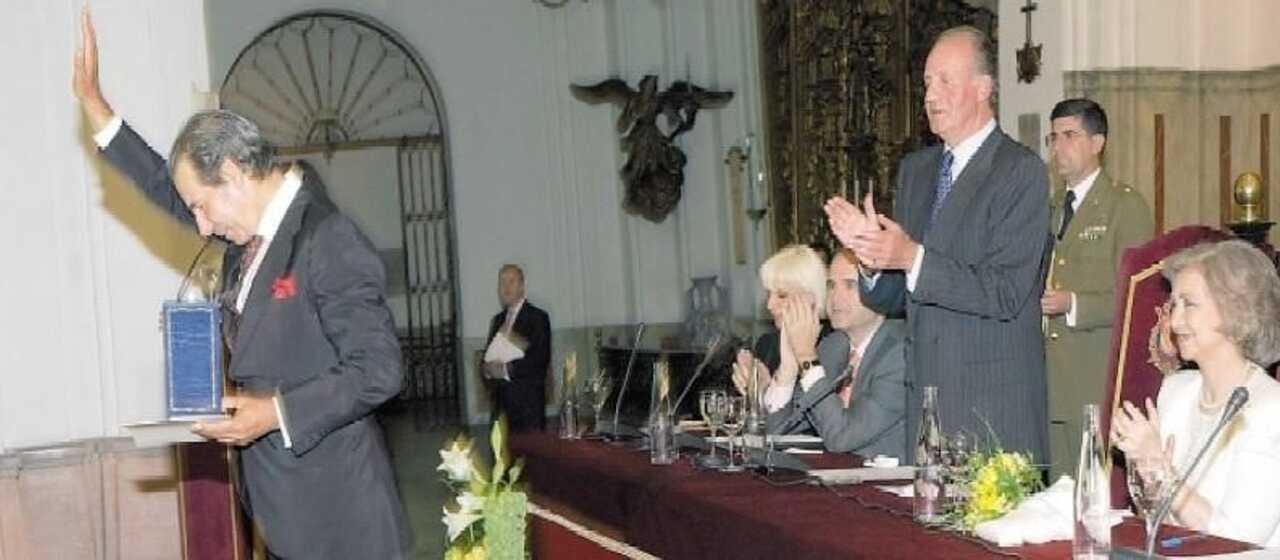 Rafael de Paula tras recibir la distinción del Rey Juan Carlos. | Archivo Francisco Flores