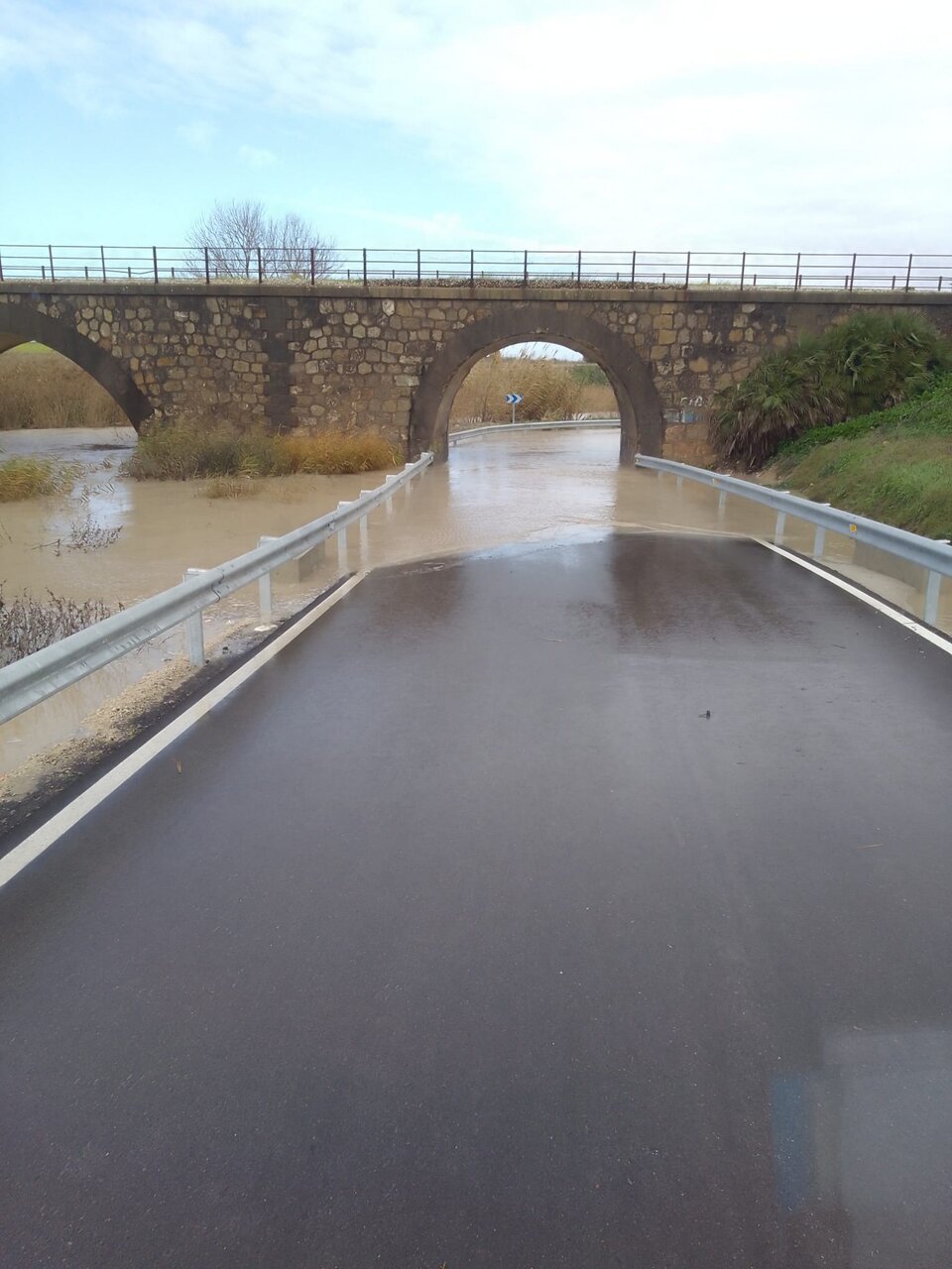 La carretera de Torremelgajero a Gibalbín.