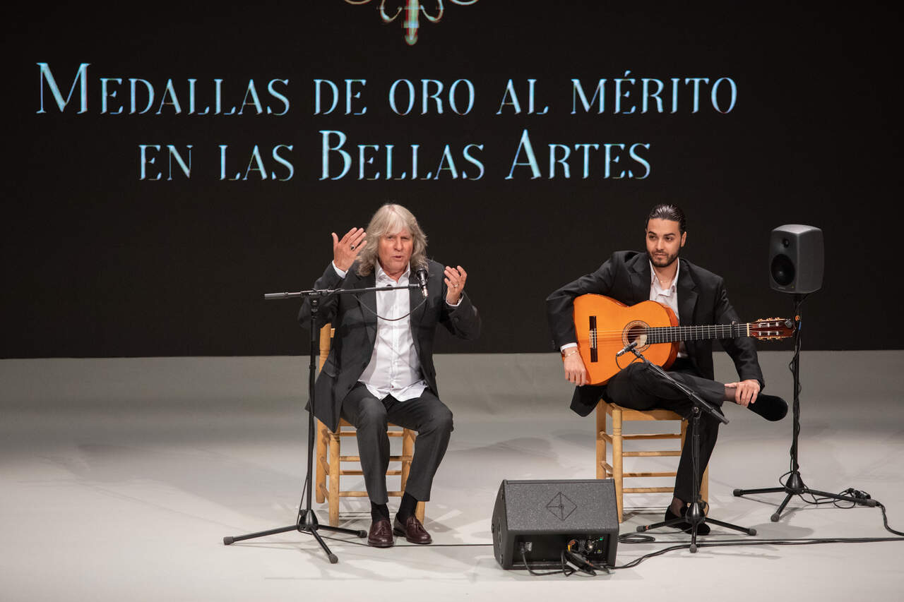 José Mercé dejó una pincelada de su arte tras recibir este reconocimiento. | EP.