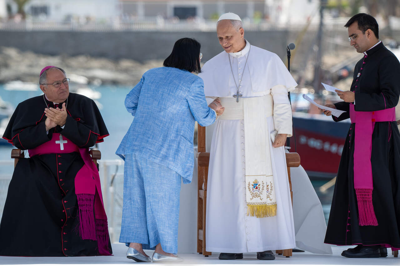 José Mazuelos junto al Papa León XIV en el acto del Muelle de Arguineguín. | EP
