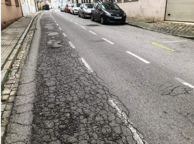 Estado que presenta el firme de la calle Muro, en la zona de Santiago. | Viva Jerez.