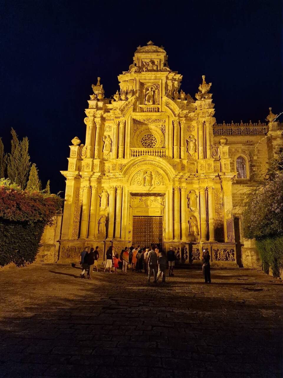 Visita nocturna a la Cartuja de Jerez. | Viva Jerez.
